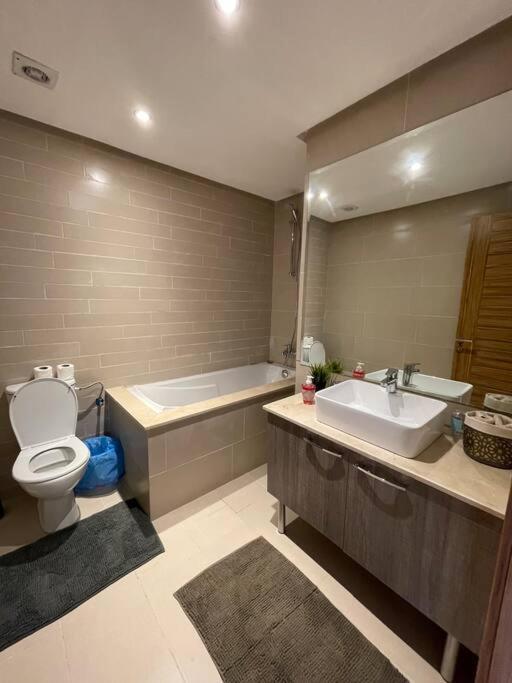 شقة Chic & Cosy Flat Near Airport Lockbox Fast Wifi نواصير المظهر الخارجي الصورة