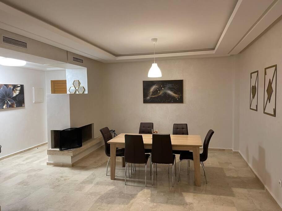 شقة Chic & Cosy Flat Near Airport Lockbox Fast Wifi نواصير المظهر الخارجي الصورة